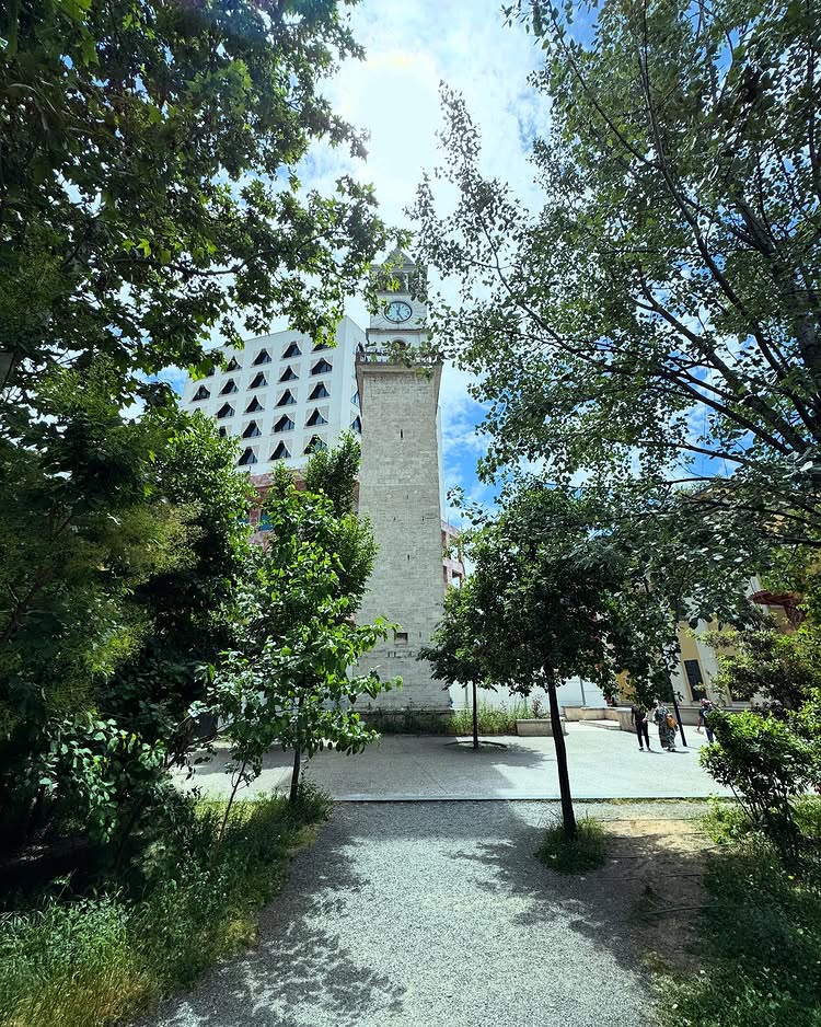 Tour de l'horloge à Tirana